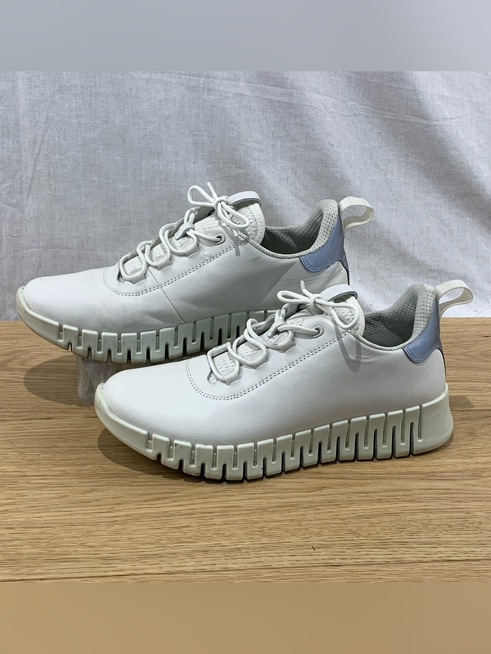 ECCO Gruuv Women's Size 8.5 White Leather Walking Shoes Sneakers